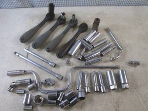 lot 83 image: (EW3) Assortment of 38 Drive Sock...