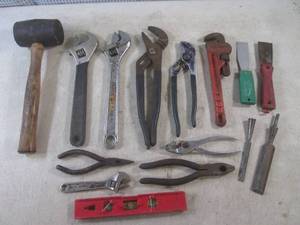 lot 89 image: (EW4) Assorted Hand Tools...