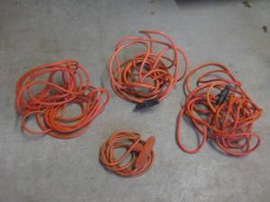 lot 94 image: (CS) 4 Extension Cords...