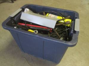 lot 98 image: (EW5) 18 Gallon Tote Full of Misc...