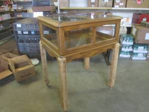 lot 108 image: (EW1) Vintage Wood Frame and Glass ...