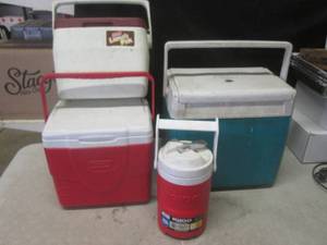 lot 214 image: (EW4) 3 Coleman Coolers and Igloo B...