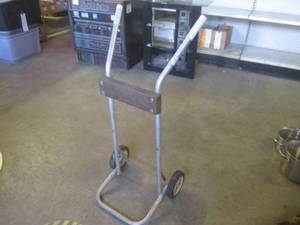 lot 215 image: (BR1) Outboard Boat Motor Cart...