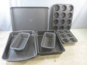 lot 219 image: (CSB) Other Assorted Baking Pans...