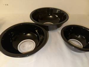 Pyrex Black Mixing Bowls Set