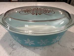 Pyrex Vintage Snowflake Casserole