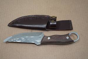 lot 6 image: Viking 9.5 Hammered Carbon Knife