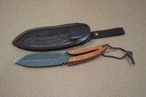 lot 9 image: Feather Light Custom Damascus Style Blade Knife