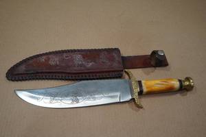 lot 13 image: Chipaway Cutlery Engraved Bowie Hunting Knife