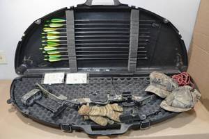 lot 30 image: PSE Team Fitzgerald RH Bow with Case and Accessories