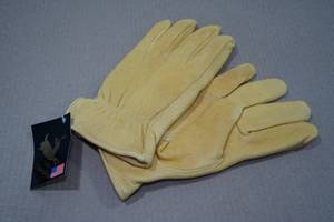 lot 33 image: Hand Armor Deer Skin Leather Gloves -Large