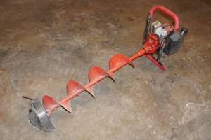 lot 42 image: Eskimo 7 Gas Ice Auger
