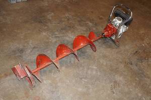 lot 43 image: Eskimo 9 Gas Ice Auger