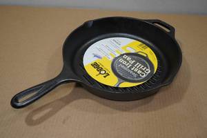 lot 80 image: Lodge 10.25 Cast Iron Grill Pan