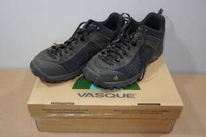 lot 102 image: Vasque Mens 7078 Talus XT Low Hiking Boots -Size 9.5