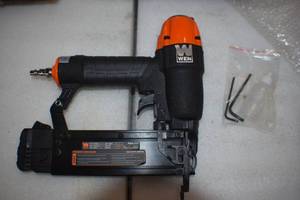 lot 20 image: WEN 61721 18-Gauge 38-Inch to 2-Inch Pneumatic Brad Nailer
