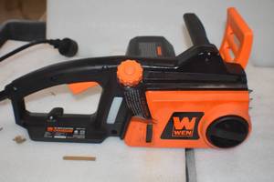lot 22 image: WEN 4017 16-Inch Electric Chainsaw