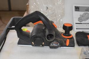 lot 31 image: WEN 6530 3-14 in. 6 Amp Corded Hand Planer