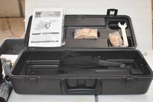 lot 33 image: WEN JN8504 8.5-Amp Plate and Biscuit Joiner with Case and Biscuits