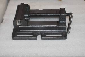 lot 35 image: WEN 4 Drill Press Vise
