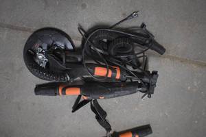 lot 61 image: WEN DW5062 Variable Speed 5-Amp Drywall Sander with 15-Foot Dust Hose