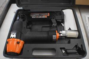 lot 66 image: WEN 61723K 18-Gauge 38-Inch to 2-Inch Brad Nailer with Carrying Case