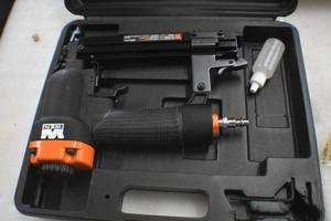lot 67 image: WEN 61711 18-Gauge 38-Inch to 1-Inch Air-Powered 14-Inch Narrow Crown Pneumatic Stapler