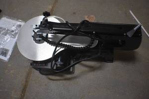lot 70 image: WEN 3921 16-inch Two-Direction Variable Speed Scroll Saw
