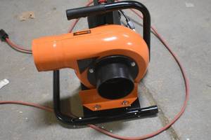 lot 72 image: WEN DC3401 5.7-Amp 660 CFM Rolling Dust Collector with 12-Gallon Bag and Optional Wall Mount