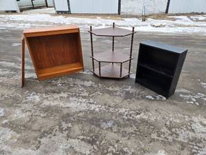 lot 29 image: Bookshelves and Corner Display Unit