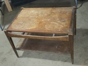lot 46 image: Vintage Wooden Coffee Table with Shelf