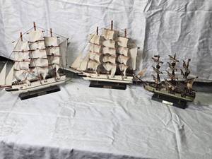 lot 62 image: Set of 3 Model Sailing Ships Including Whaling Ship Clipper 1846