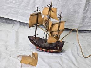 lot 76 image: Vintage Ship-Themed Table Lamp with Broken Sails