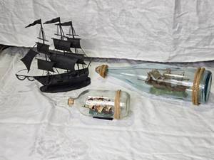 lot 79 image: Collection of 3 Ship Models, Including 2 Ship in a Bottle Models