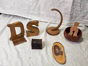 lot 124 image: Wooden Decorative Items and Trinket Box