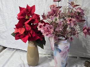 lot 125 image: Decorative Floral Arrangements in Ceramic Vases