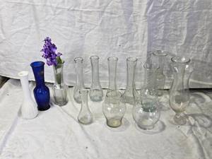 lot 126 image: Mixed Glass and Porcelain Vases