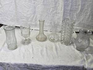 lot 127 image: Assorted Clear Glass Vases