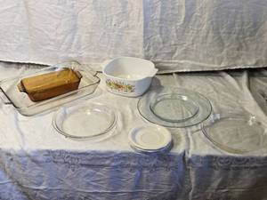 lot 129 image: Glass and Ceramic Baking Dishes