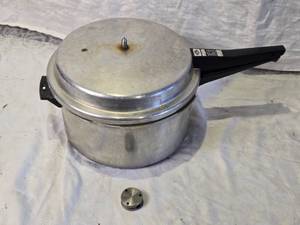 lot 131 image: Used Mirro-Matic Pressure Cooker with Detachable Valve