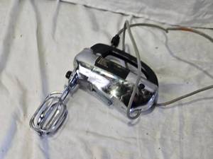 lot 137 image: Used Hamilton Beach Scovill Mixer with Beaters  - No Stand