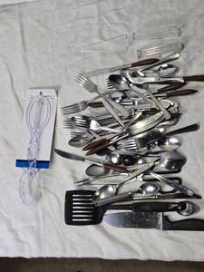lot 138 image: Assorted Mixed Cutlery Including Knives, Forks, and Spoons