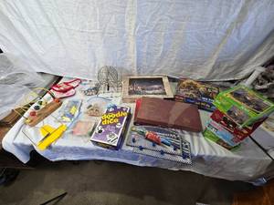 lot 144 image: Board Games, Puzzles, and Educational Toys