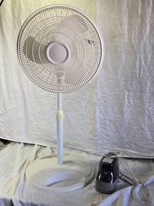lot 161 image: Lasko Pedestal Fan and Sunbeam Ultrasonic Humidifier