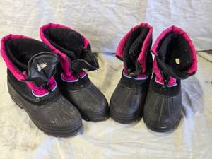 lot 180 image: 2 Pair of Childrens Itasca Winter Boots with Pink Trim Sizes 5 & 6
