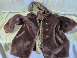lot 197 image: Vintage Sears The Fashion Place Faux Fur Buttoned Coat, Size 14