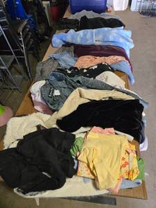 lot 199 image: Collection of Mixed Clothing - Mens, Womens, Teen