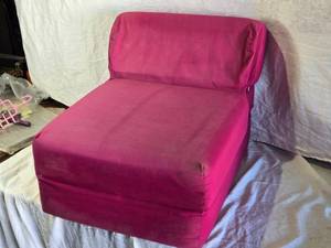 lot 202 image: Pink Sleeper Chair