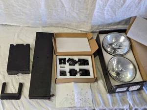 lot 207 image: Jeep Door Hinges, Used Head Lights