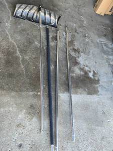 lot 209 image: Snow Roof Rake with Detachable Handles
